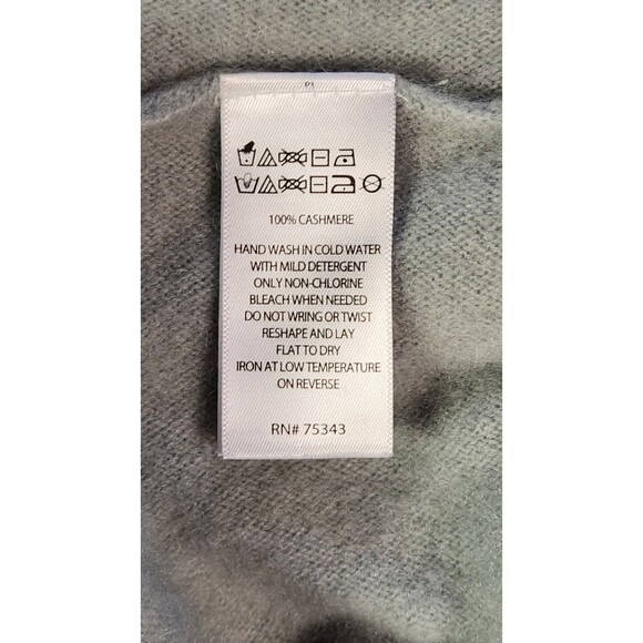 Tahari 100% 2 Ply Cashmere Sweater Size Medium - Picture 5 of 6